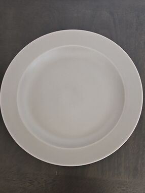 Crate&Barrel Paige Gray Stoneware 9" Salad Plate - 1 Plate - Please Read Descrip